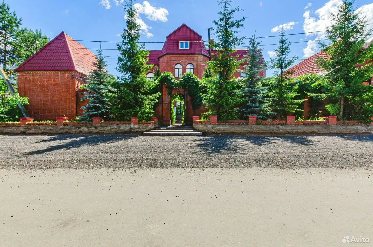 Коттедж со стороны улицы